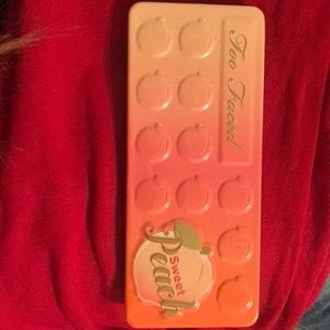 Too faced peach pallet